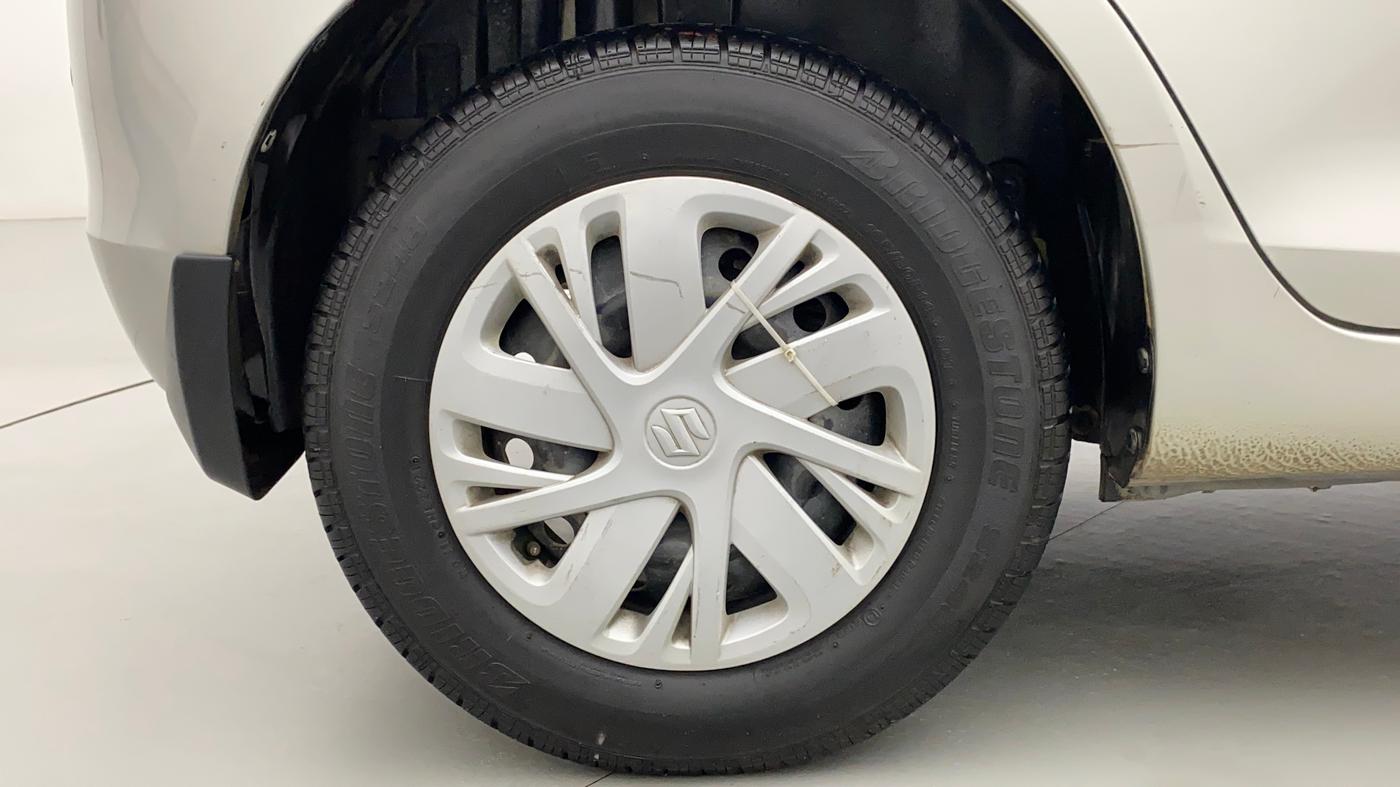 2016 Maruti Swift VXI O, Petrol, Manual, 52,783 km, Right Rear Wheel