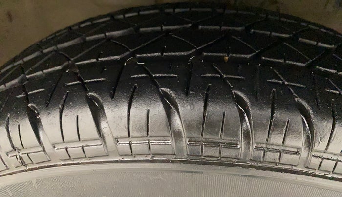 2016 Maruti Swift VXI O, Petrol, Manual, 52,783 km, Right Front Tyre Tread