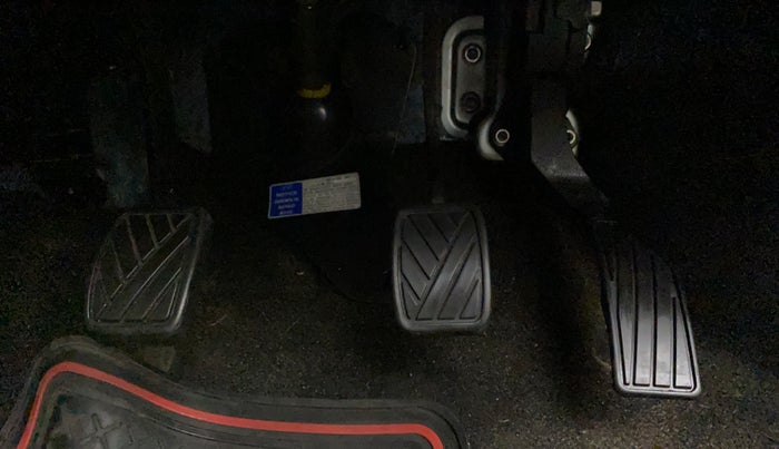 2016 Maruti Swift VXI O, Petrol, Manual, 52,783 km, Pedals