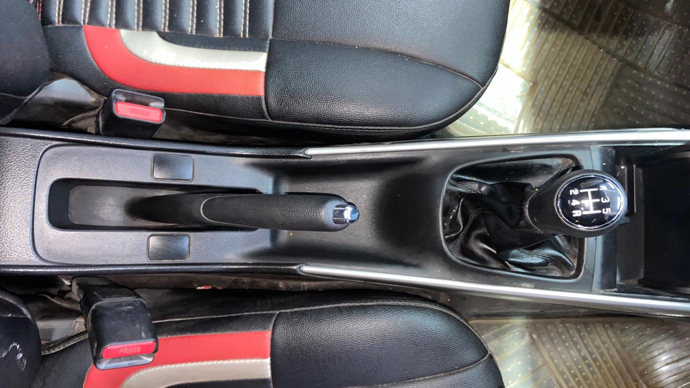 2017 Maruti Baleno DELTA DIESEL 1.3, Diesel, Manual, 58,114 km, Gear Lever