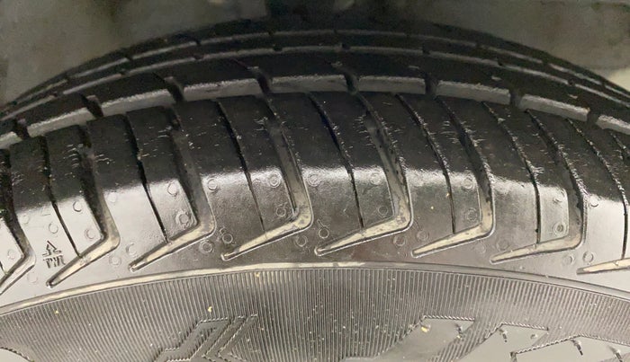 2012 Hyundai i10 SPORTZ 1.2 KAPPA2, Petrol, Manual, 31,990 km, Right Front Tyre Tread