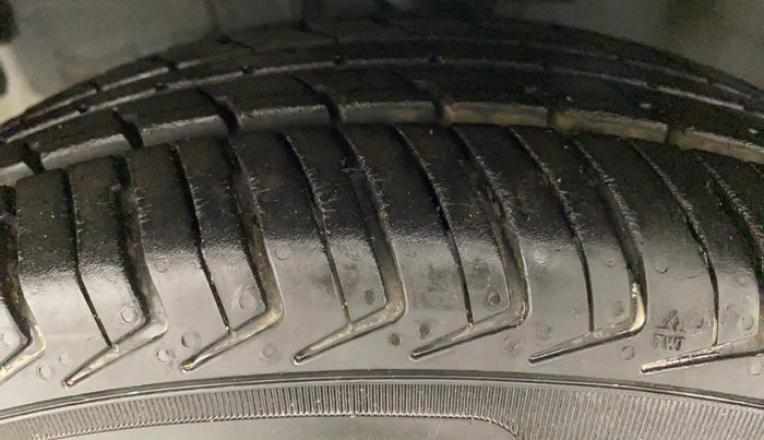 2012 Hyundai i10 SPORTZ 1.2 KAPPA2, Petrol, Manual, 31,990 km, Left Front Tyre Tread