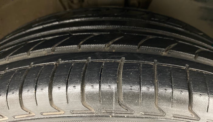 2018 Skoda Rapid 1.5 TDI MT STYLE, Diesel, Manual, Right Front Tyre Tread