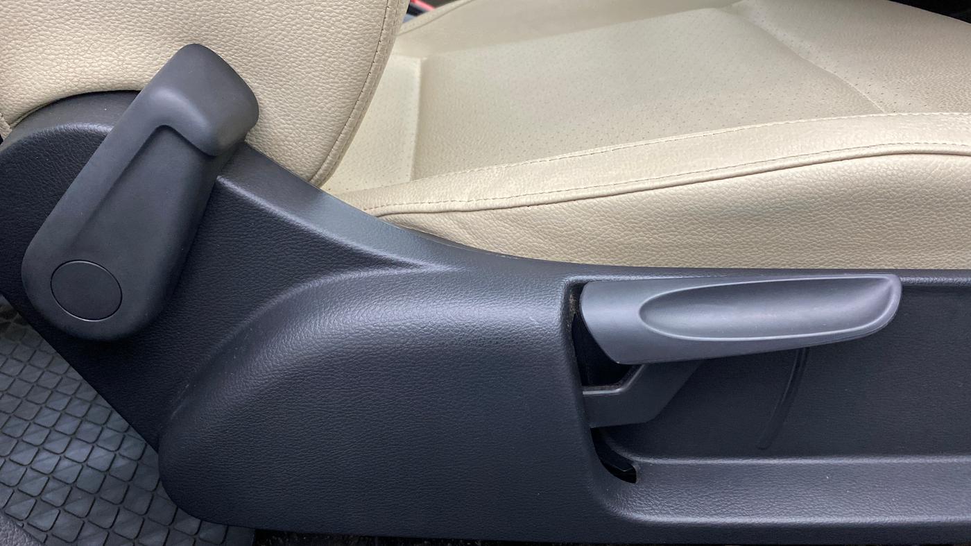 2018 Skoda Rapid 1.5 TDI MT STYLE, Diesel, Manual, Driver Side Adjustment Panel