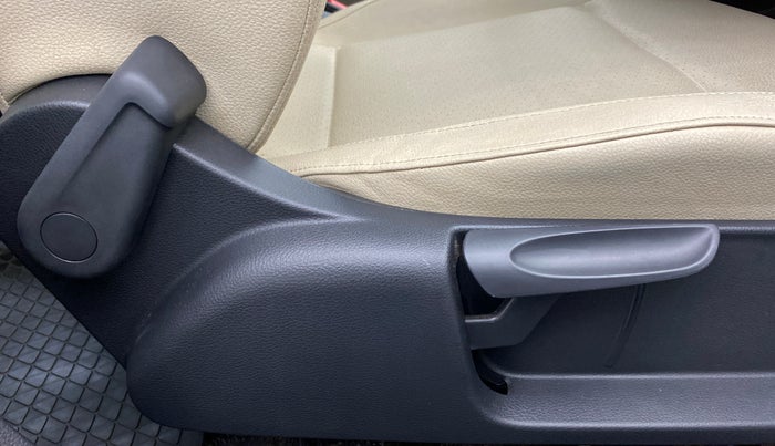 2018 Skoda Rapid 1.5 TDI MT STYLE, Diesel, Manual, Driver Side Adjustment Panel