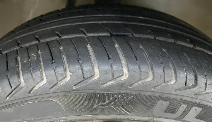 2017 Maruti Alto K10 VXI P, Petrol, Manual, 58,726 km, Right Front Tyre Tread