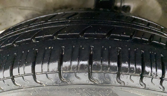 2013 Maruti Wagon R 1.0 LXI, Petrol, Manual, 34,828 km, Left Front Tyre Tread