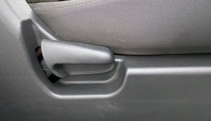 2013 Maruti Wagon R 1.0 LXI, Petrol, Manual, 34,828 km, Driver Side Adjustment Panel