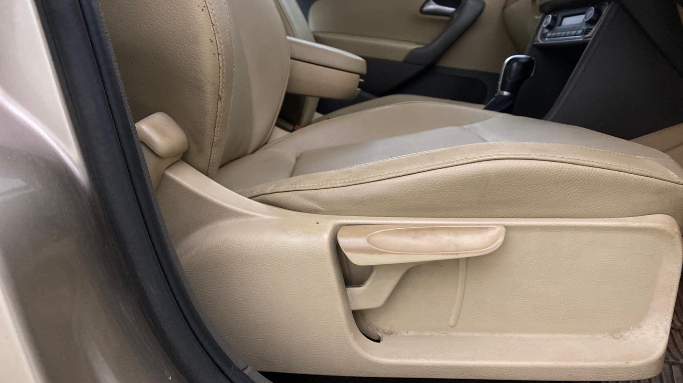 2016 Volkswagen Vento HIGHLINE PETROL AT, Petrol, Automatic, 48,241 km, Driver Side Adjustment Panel
