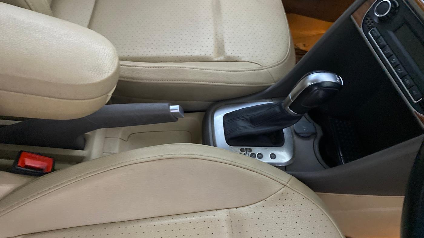 2016 Volkswagen Vento HIGHLINE PETROL AT, Petrol, Automatic, 48,241 km, Gear Lever