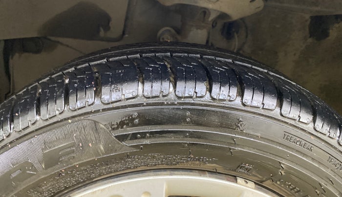 2016 Honda Amaze 1.2L I-VTEC SX, Petrol, Manual, 36,212 km, Left Front Tyre Tread