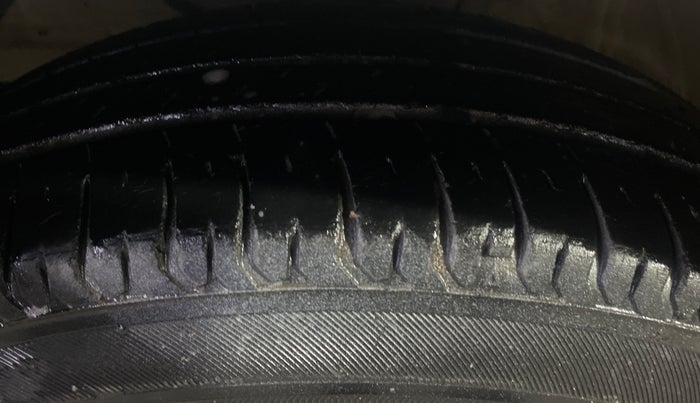 2020 Maruti Swift VXI AMT, Petrol, Automatic, 38,025 km, Left Front Tyre Tread
