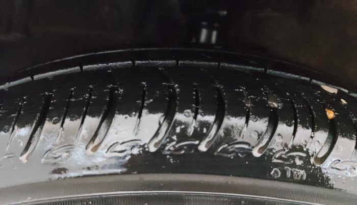 2016 Maruti Celerio ZXI, Petrol, Manual, 60,444 km, Left Front Tyre Tread
