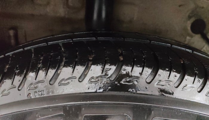 2016 Maruti Celerio ZXI, Petrol, Manual, 60,444 km, Right Rear Tyre Tread