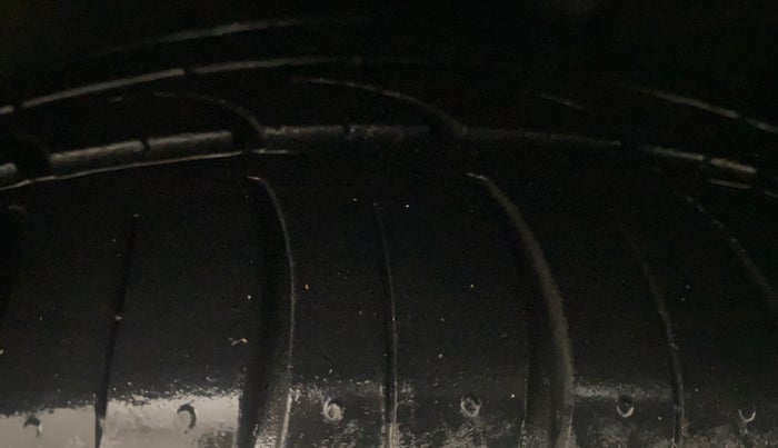 2014 Hyundai Verna FLUIDIC 1.6 CRDI SX, Diesel, Manual, 97,400 km, Left Front Tyre Tread