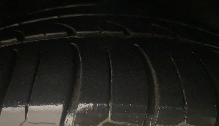 2014 Hyundai Verna FLUIDIC 1.6 CRDI SX, Diesel, Manual, 97,400 km, Right Front Tyre Tread