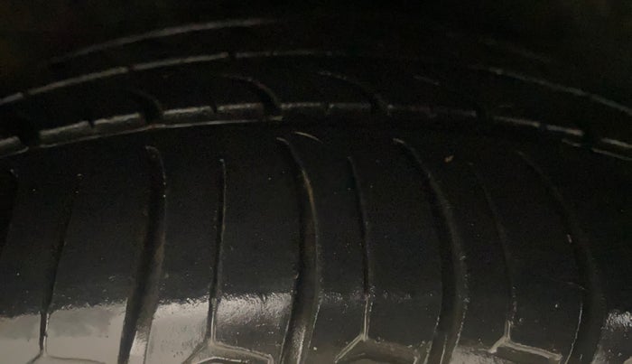 2014 Hyundai Verna FLUIDIC 1.6 CRDI SX, Diesel, Manual, 97,400 km, Right Rear Tyre Tread