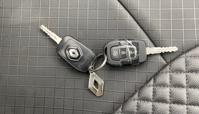 2021 Renault Duster RXZ 1.3 TURBO PETROL CVT, Petrol, Automatic, 49,406 km, Key Close Up