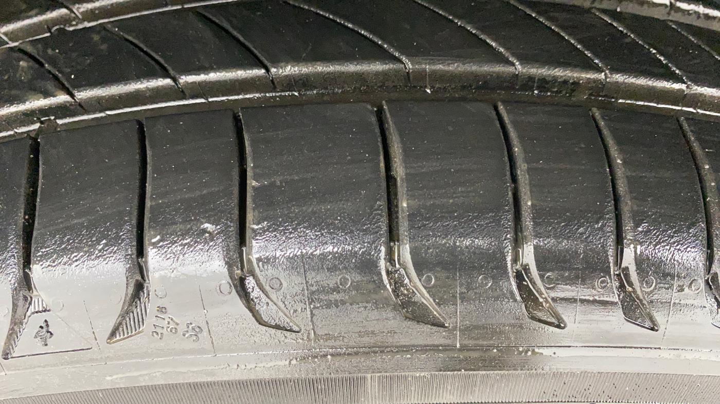 2021 Renault Duster RXZ 1.3 TURBO PETROL CVT, Petrol, Automatic, 49,438 km, Left Front Tyre Tread