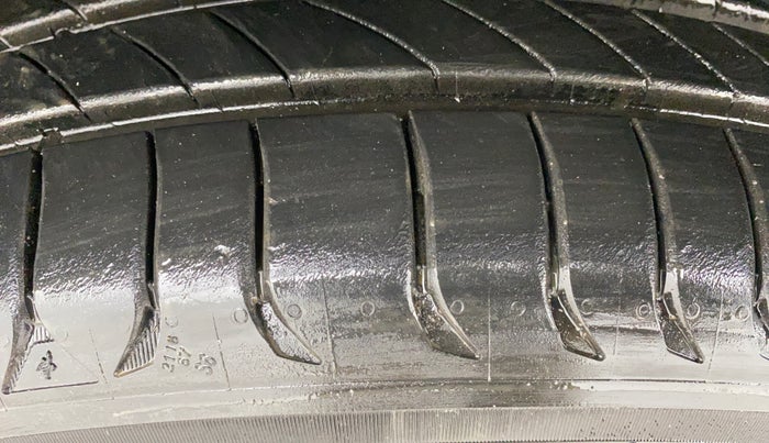 2021 Renault Duster RXZ 1.3 TURBO PETROL CVT, Petrol, Automatic, 49,406 km, Left Front Tyre Tread