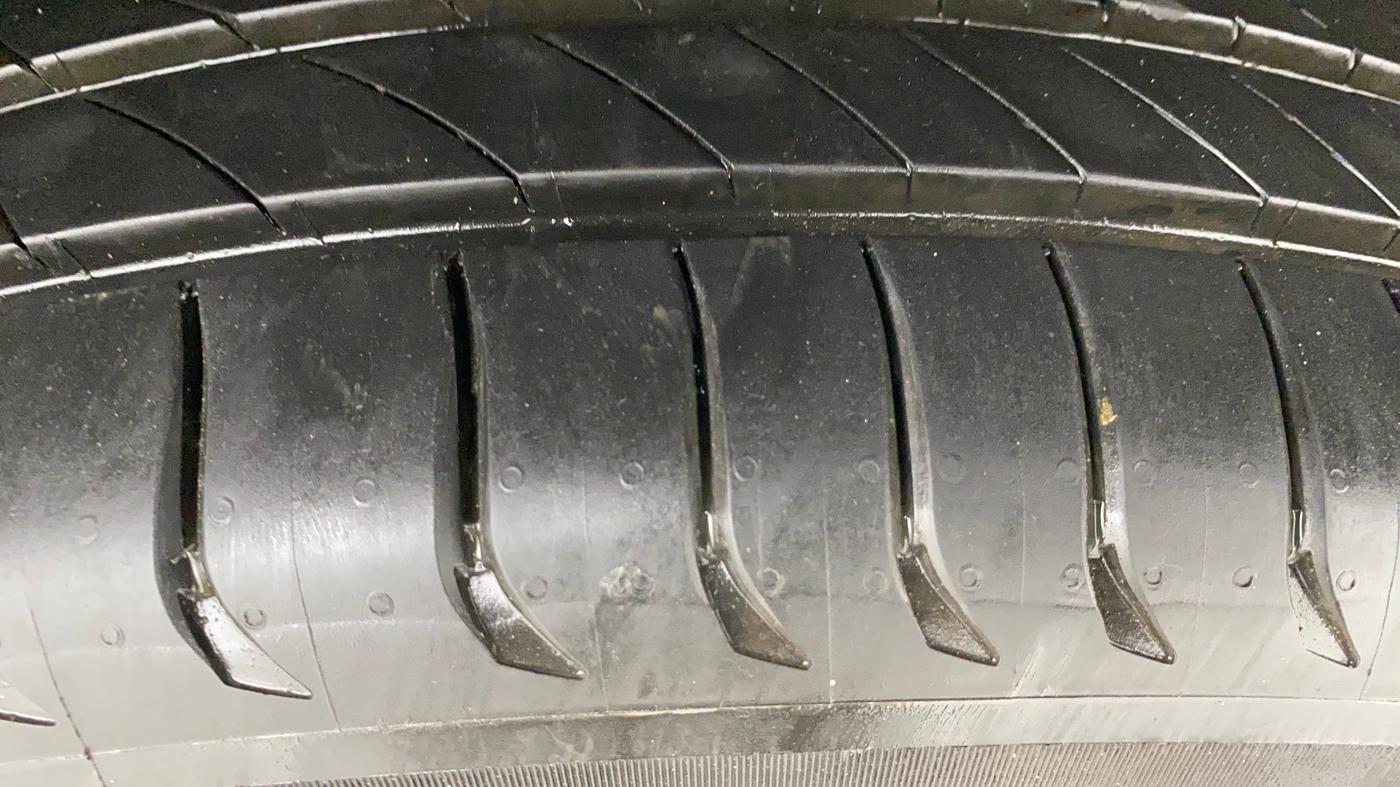 2021 Renault Duster RXZ 1.3 TURBO PETROL CVT, Petrol, Automatic, 49,438 km, Left Rear Tyre Tread