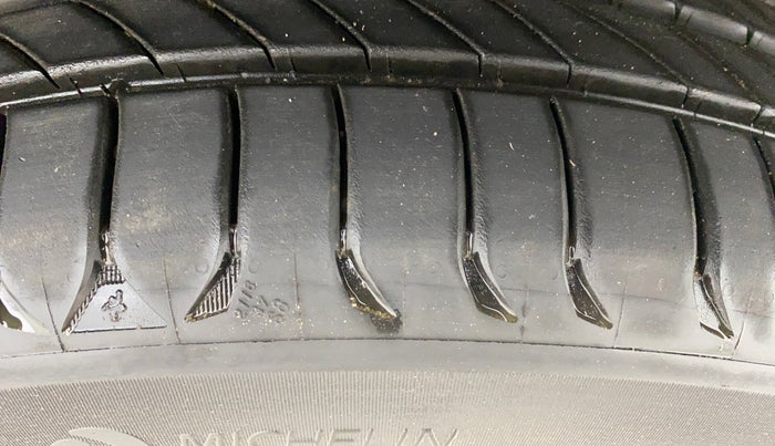 2021 Renault Duster RXZ 1.3 TURBO PETROL CVT, Petrol, Automatic, 49,406 km, Right Front Tyre Tread