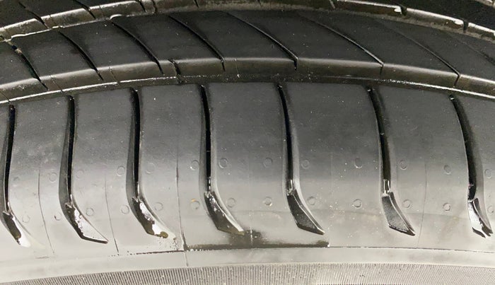 2021 Renault Duster RXZ 1.3 TURBO PETROL CVT, Petrol, Automatic, 49,406 km, Right Rear Tyre Tread