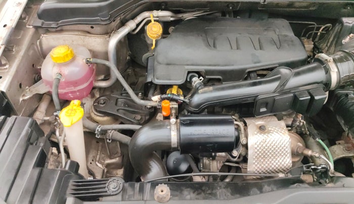 2019 Mahindra XUV300 W8 (O) 1.2 PETROL, Petrol, Manual, 62,636 km, Engine View - Right