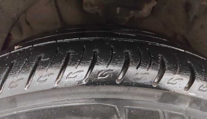 2019 Mahindra XUV300 W8 (O) 1.2 PETROL, Petrol, Manual, 62,636 km, Left Front Tyre Tread