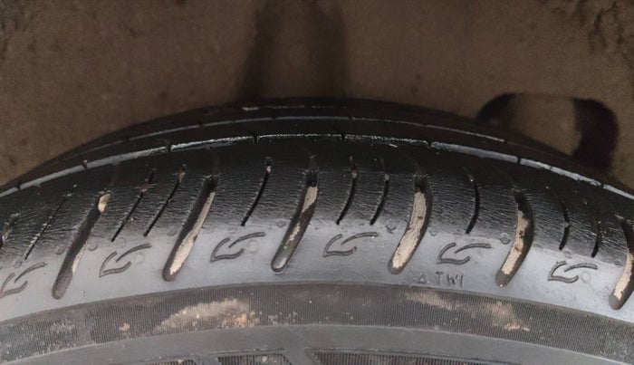 2019 Mahindra XUV300 W8 (O) 1.2 PETROL, Petrol, Manual, 62,636 km, Right Rear Tyre Tread