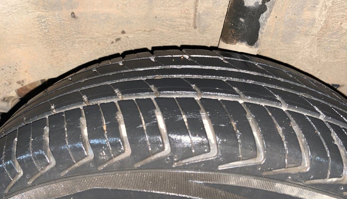 2017 Renault Kwid RXT 1.0 AMT (O), Petrol, Automatic, 36,721 km, Left Rear Tyre Tread