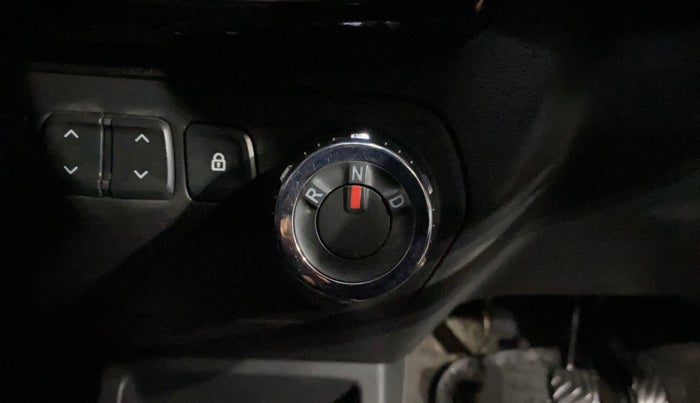 2017 Renault Kwid RXT 1.0 AMT (O), Petrol, Automatic, 36,721 km, Gear Lever