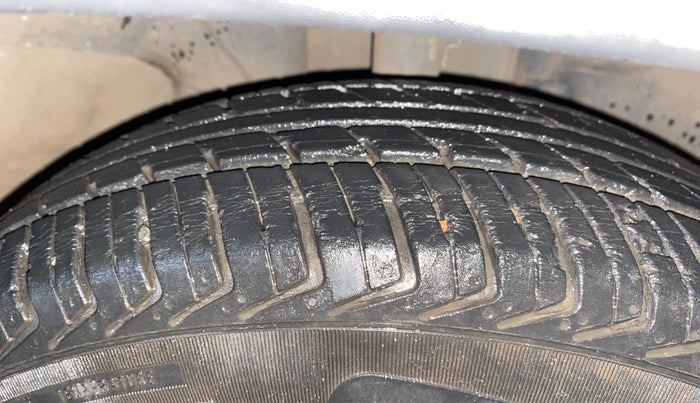 2017 Renault Kwid RXT 1.0 AMT (O), Petrol, Automatic, 36,721 km, Right Front Tyre Tread