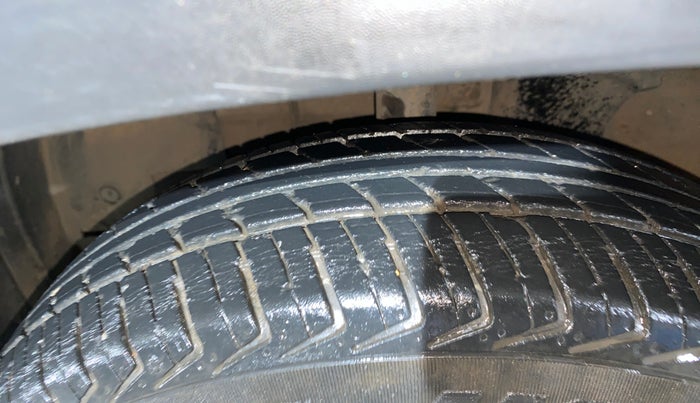 2017 Renault Kwid RXT 1.0 AMT (O), Petrol, Automatic, 36,721 km, Left Front Tyre Tread