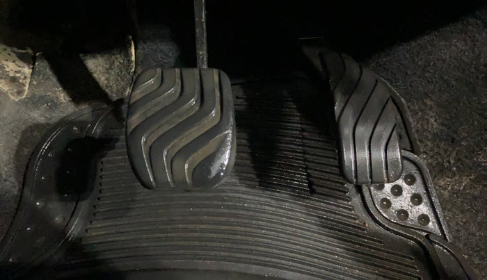 2017 Renault Kwid RXT 1.0 AMT (O), Petrol, Automatic, 36,721 km, Pedals