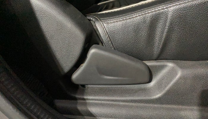 2017 Renault Kwid RXT 1.0 AMT (O), Petrol, Automatic, 36,721 km, Driver Side Adjustment Panel