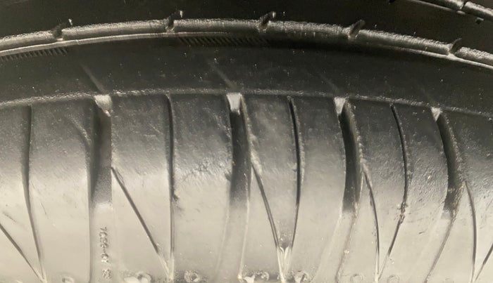 2023 KIA SONET GTX PLUS 1.5 IMT, Diesel, Manual, 1,22,125 km, Left Front Tyre Tread