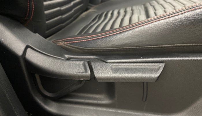 2023 KIA SONET GTX PLUS 1.5 IMT, Diesel, Manual, 1,22,125 km, Driver Side Adjustment Panel