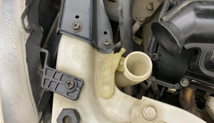 2014 Maruti Swift VXI D, Petrol, Manual, 45,222 km, Front windshield - Wiper bottle cap missing