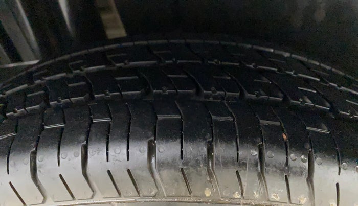 2014 Maruti Swift VXI D, Petrol, Manual, 45,222 km, Right Rear Tyre Tread