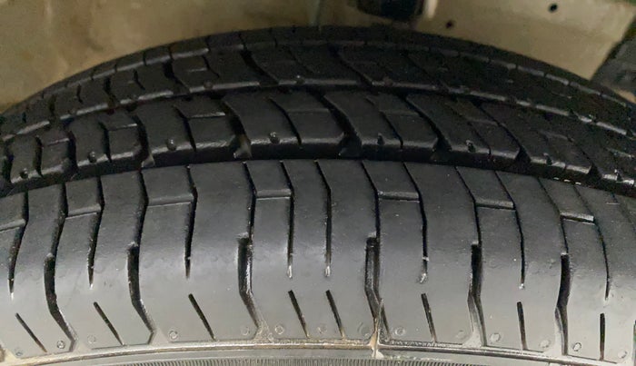 2014 Maruti Swift VXI D, Petrol, Manual, 45,222 km, Right Front Tyre Tread