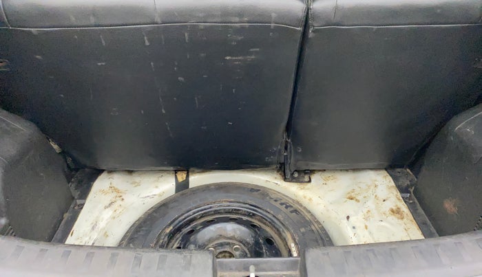 2014 Maruti Swift VXI D, Petrol, Manual, 45,222 km, Dicky (Boot door) - Parcel tray missing