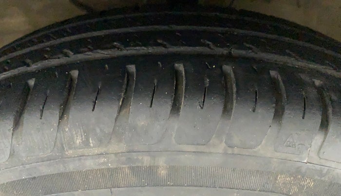 2020 Maruti Swift LXI, Petrol, Manual, 51,925 km, Left Front Tyre Tread