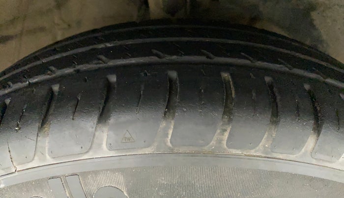 2020 Maruti Swift LXI, Petrol, Manual, 51,925 km, Right Front Tyre Tread