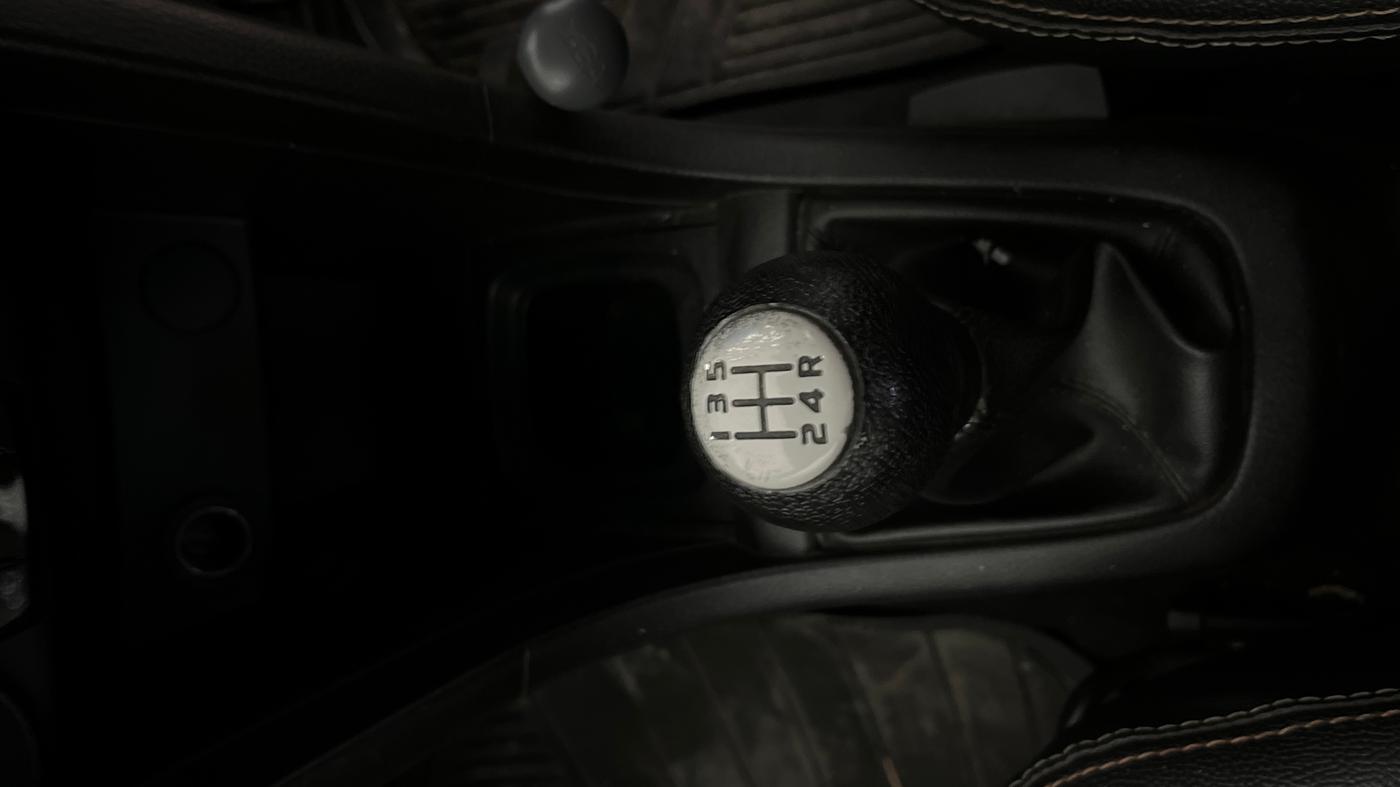 2015 Maruti Swift LXI (O), Petrol, Manual, 65,661 km, Gear Lever