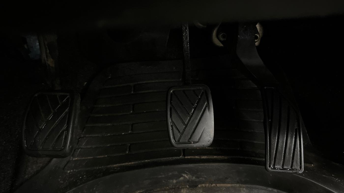 2015 Maruti Swift LXI (O), Petrol, Manual, 65,661 km, Pedals