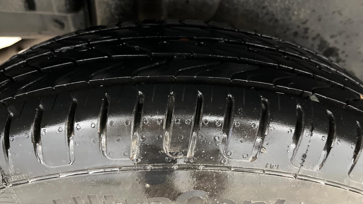 2015 Maruti Swift LXI (O), Petrol, Manual, 65,661 km, Right Rear Tyre Tread