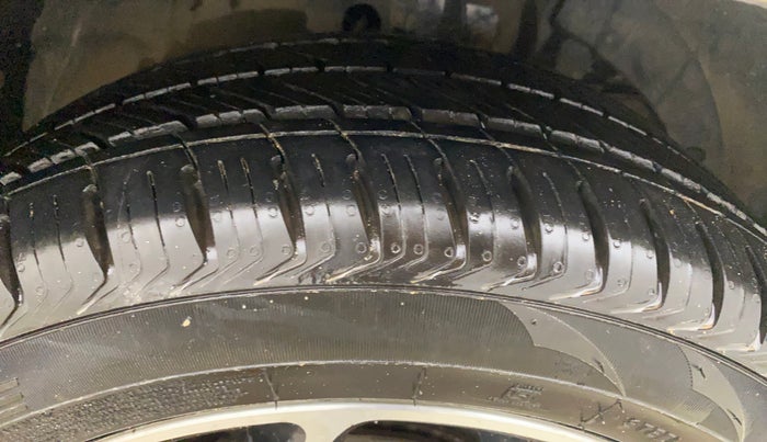 2020 Maruti Baleno ZETA PETROL 1.2, Petrol, Manual, 73,238 km, Right Front Tyre Tread