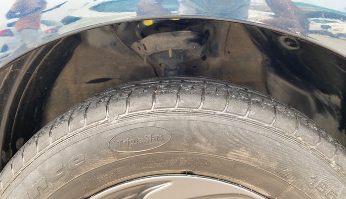 2022 Hyundai GRAND I10 NIOS SPORTZ AMT 1.2 KAPPA VTVT, Petrol, Automatic, 32,948 km, Right Front Tyre Tread