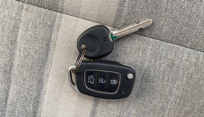 2022 Hyundai GRAND I10 NIOS SPORTZ AMT 1.2 KAPPA VTVT, Petrol, Automatic, 32,948 km, Key Close Up